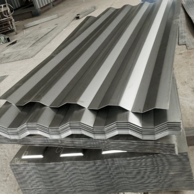Elektrogalvaniseerde golvende dakplaat met RAL-codenummer of aangepaste kleurkeuze