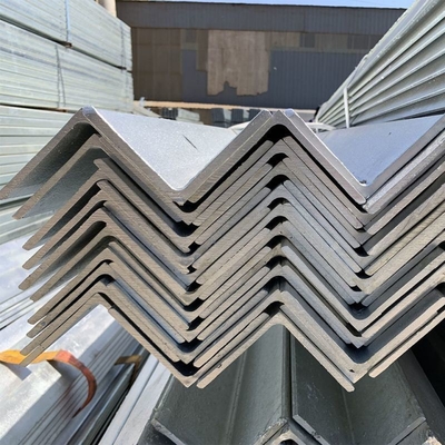 Klasse S275jr 2 inch hoekstaal gegalvaniseerd ijzer L-vorm 250X250 zachte stalen hoekstaaf