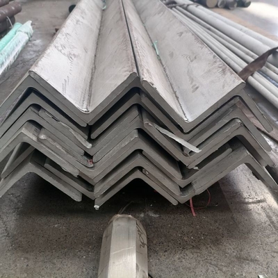 Warmgewalste hoek van koolstofstaal hoek van staaf ijzer S235jr S275jr S355jr Ss400 St37 St52