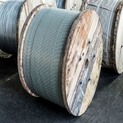 Hoge treksterkte staalstreng 1860 MPa voor voorgespannen beton 3 draad 7 draad kabel draad gestreken