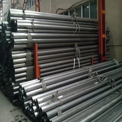 Platte roestvrijstalen buizen ASTM A270 A554 SS304 316L 316 310S 440 1.4301 321 904L 201 Vierkant naadloos buisje van roestvrij staal 12,7-2200 mm