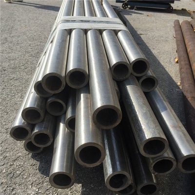 Platte roestvrijstalen buizen ASTM A270 A554 SS304 316L 316 310S 440 1.4301 321 904L 201 Vierkant naadloos buisje van roestvrij staal 12,7-2200 mm